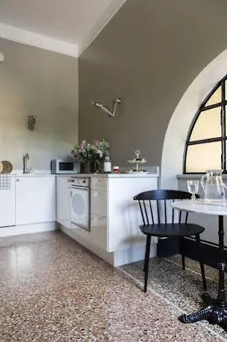 Hotel Garibaldi Suites Apartment Rome Italy